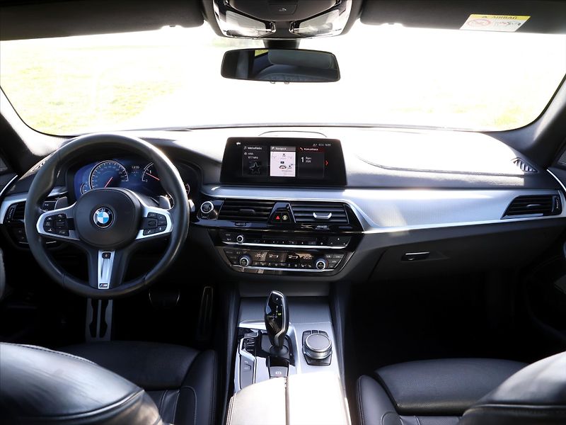 BMW Řada 5 3,0 530d 195kW xDrive CZ - fotka 32 z 39