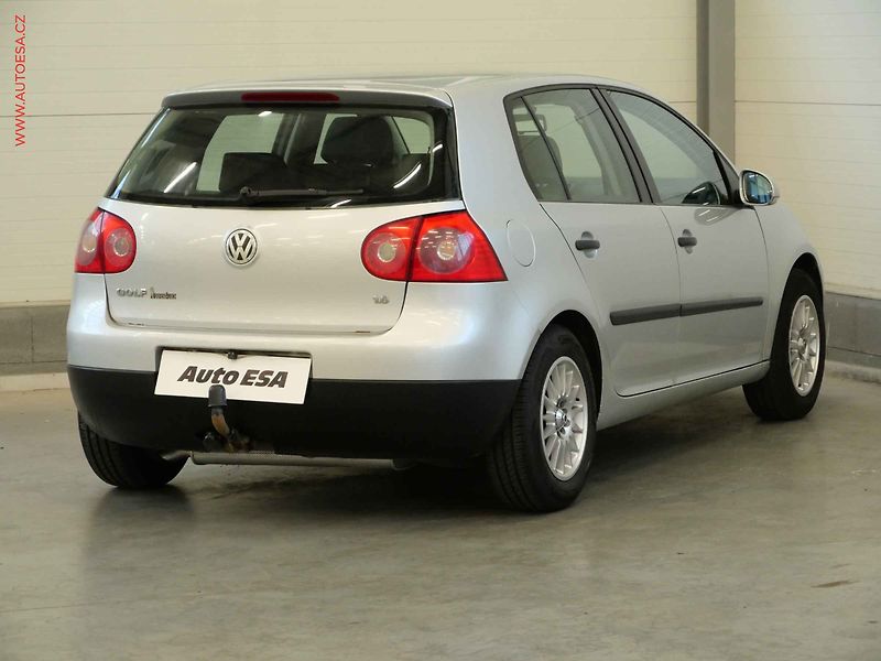 Volkswagen Golf (2004) 1.6i, 2.maj,ČR, AC, STK6/28 - fotka 4 z 17