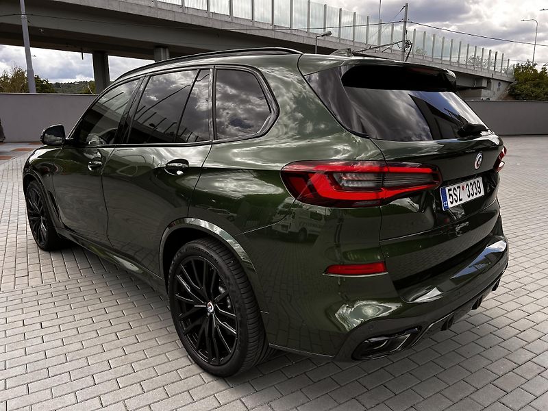 BMW X5 M50i Individual VZDUCH - fotka 5 z 31