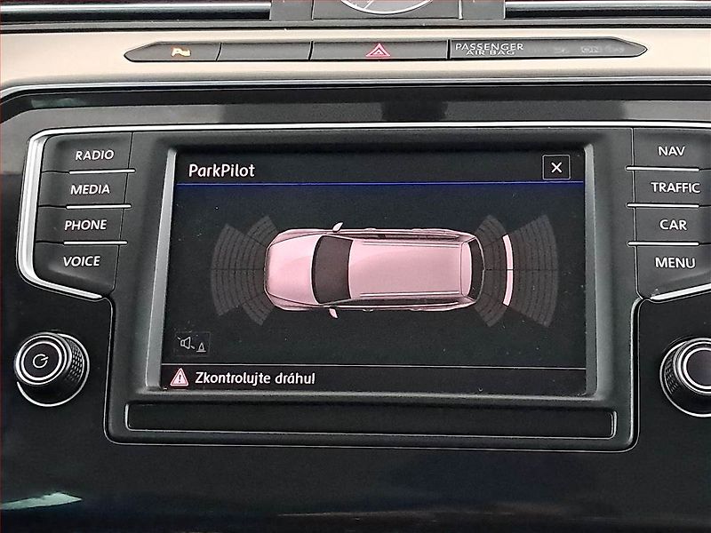 Volkswagen Passat (2017) 2.0 TDI, Kůže, Navi, Tempomat - fotka 16 z 22