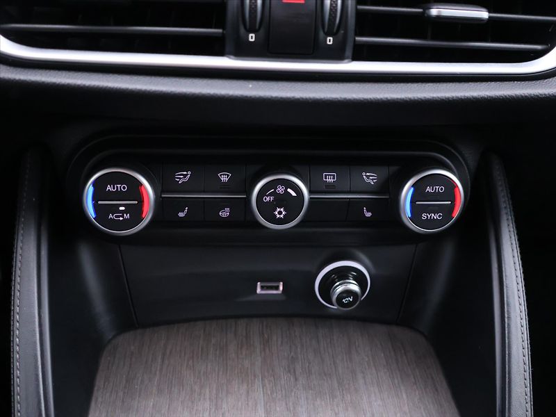 Alfa Romeo Stelvio 2,0 TBi 148kW Aut. Q4 Super - fotka 20 z 32