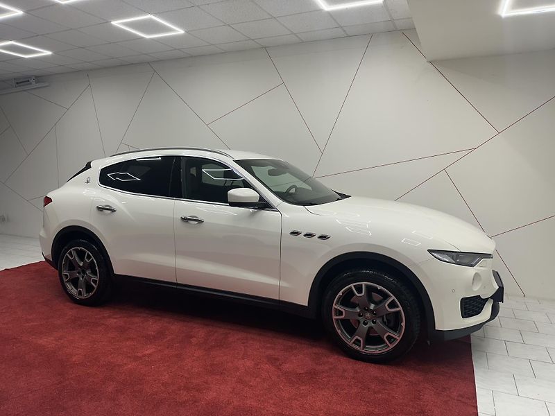 Maserati Levante (2019) Q4 Diesel*Bezklíč*CZ*TOP - fotka 6 z 17