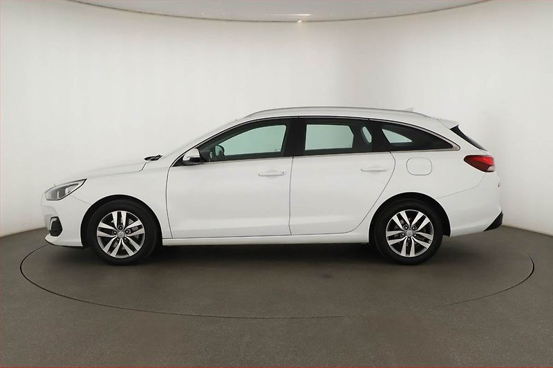 Hyundai i30 (2018) 1.6 CRDi, Navi, Tempomat - fotka 3 z 14