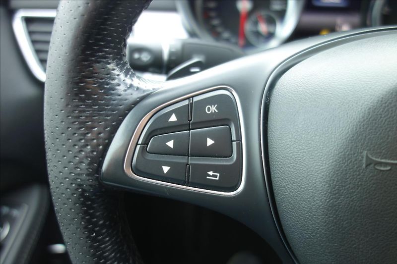 Mercedes-Benz GLE 350CDi 190KW,4 MAT.,KUPÉ. - fotka 31 z 39