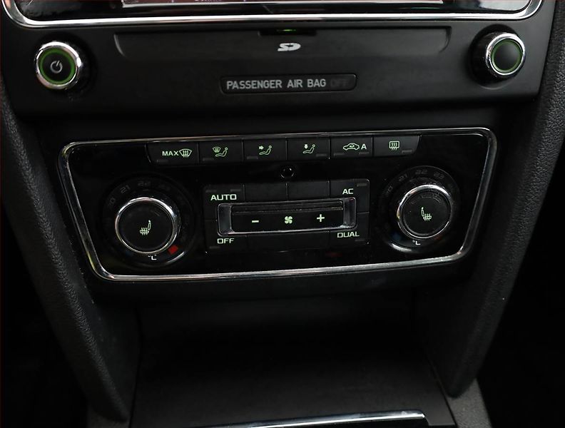 Škoda Superb (2012) 2.0 TDI, Serv.kniha, Xenony - fotka 12 z 16