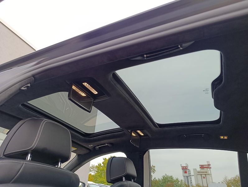 BMW Řada 7 750Ld BLACK FIRE ČR 1.MAJ - fotka 36 z 49