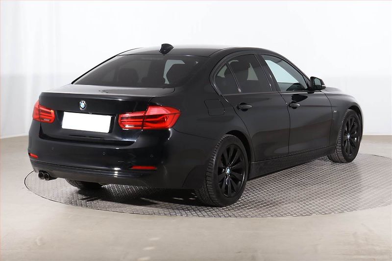 BMW Řada 3 (2016) 320 d, Serv.kniha, Navi - fotka 5 z 25