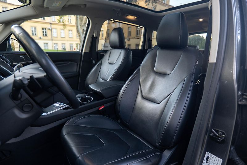 Ford S-MAX 2.0 Kůže Panorama 7 míst Tažné - fotka 13 z 52