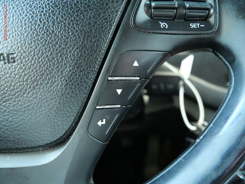 Kia Ceed (2013) 1.6GDi, ČR, AC, park.čidla - fotka 18 z 22