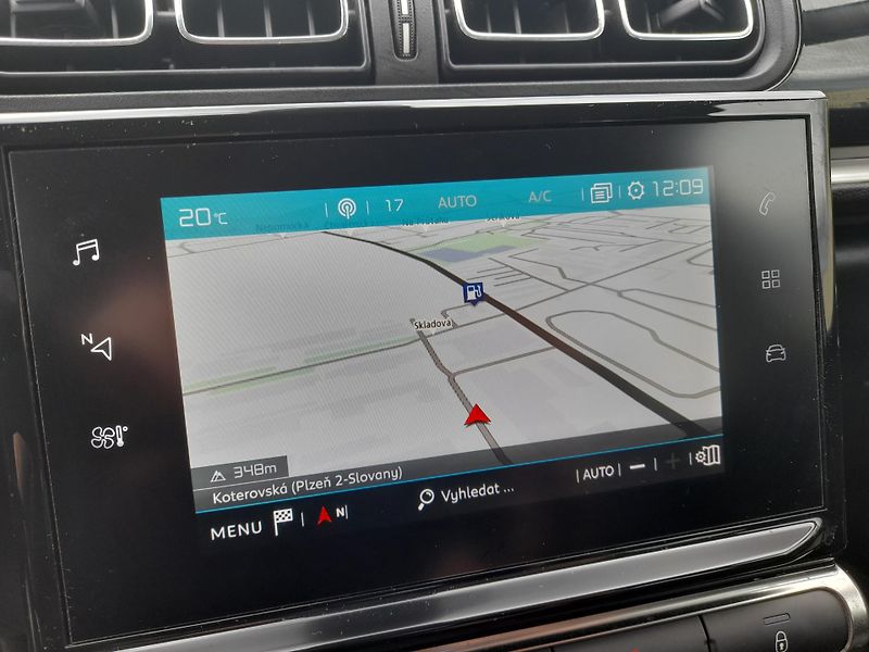 Citroën C3 (2020) 1,2 PureTech 82k NAVIGACE - fotka 26 z 38