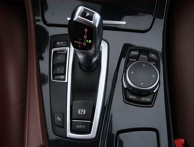 BMW Řada 5 (2015) 530d, Automat, Serv.kniha - fotka 21 z 23