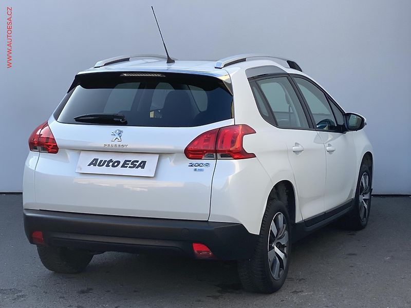 Peugeot 2008 (2014) 1.6 e-HDi, Navi, kamera - fotka 4 z 19