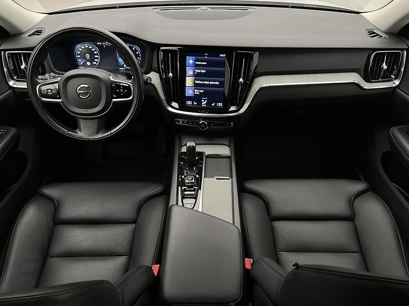 Volvo V60 CC B5 AWD PRO AUT - fotka 2 z 45