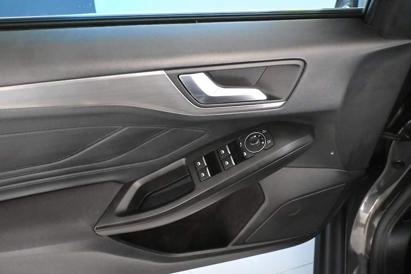 Ford Focus (2022) 1.5 LED ACC TITANIUM Tažné 8AT - fotka 15 z 39