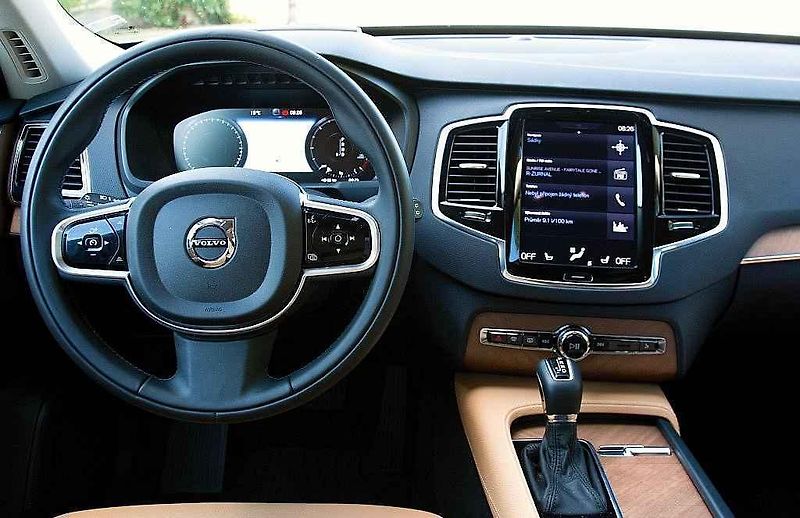 Volvo XC90.