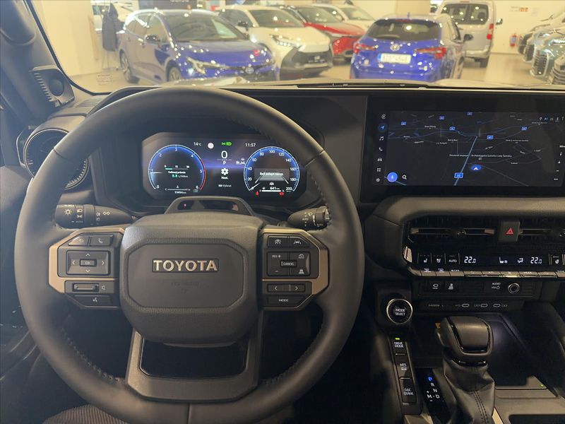 Toyota Land Cruiser 2,8 Executive  (204k) Diesel - fotka 6 z 9