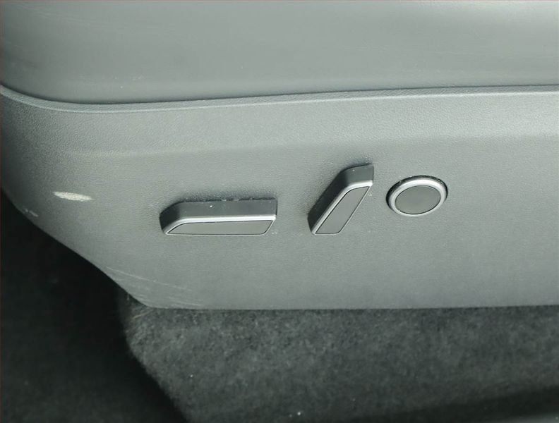 Tesla Model Y (2023) Long Range AWD 79kWh, SoH 93% - fotka 18 z 22