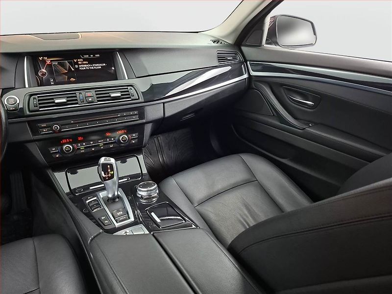 BMW Řada 5 (2015) 520d xDrive, 4X4, Automat - fotka 8 z 34