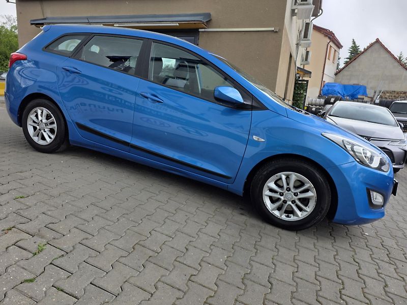 Hyundai i30 1.6-NÍZKÁ SPOTŘEBA- 5l/100km - fotka 5 z 13
