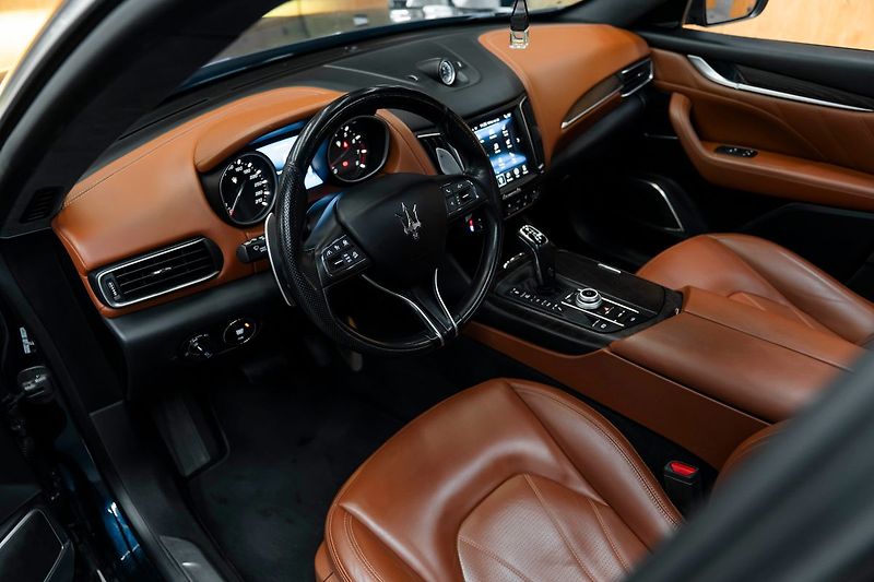 Maserati Levante GranLusso - fotka 8 z 24