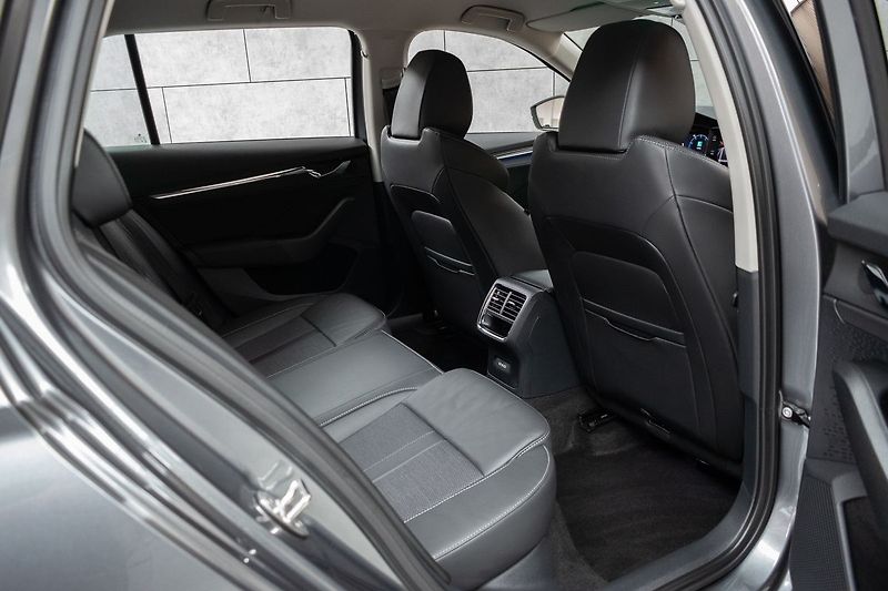 Škoda Octavia 2.0 TDI STYLE*KESSY*DPH*ČR 1.M - fotka 13 z 41