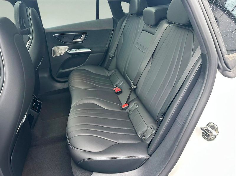 Mercedes-Benz EQE (2025) 350 4MATIC Electric Art Editio - fotka 13 z 14