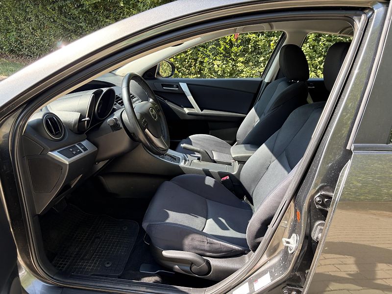 Mazda 3 2.0 Sports-Line AUTOMAT - fotka 19 z 33