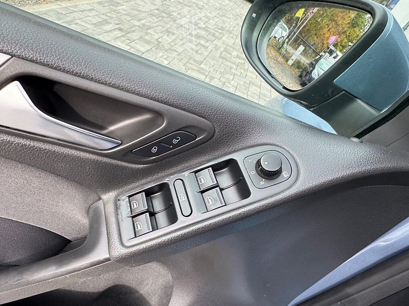 Volkswagen Golf (2010) 1.4 16V TAŽNÉ, SERVISNÍ KNIHA - fotka 22 z 32