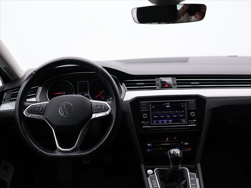 Volkswagen Passat 1,5 TSI 110 kW Business DPH CZ - fotka 19 z 26