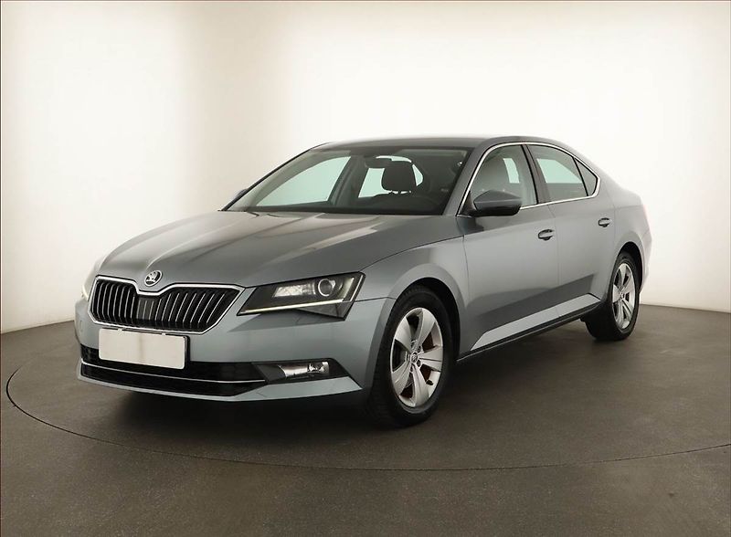 Škoda Superb (2018) 2.0 TDI, Automat, Navi - fotka 2 z 15