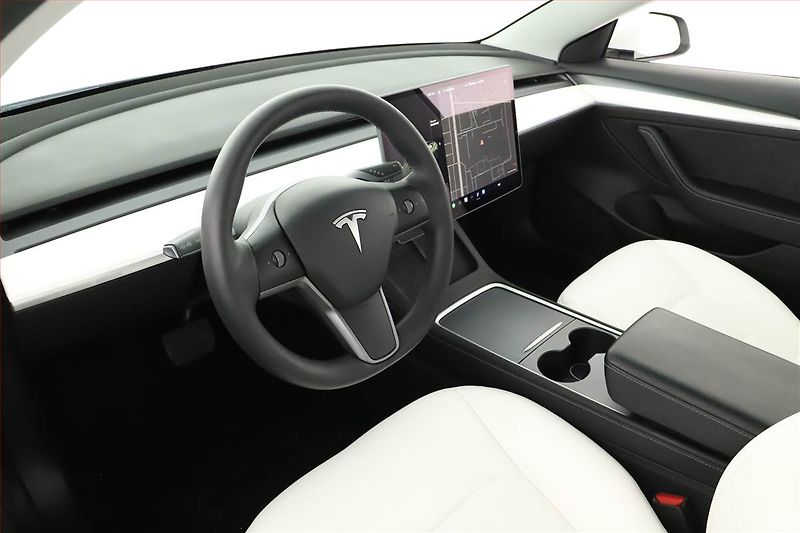 Tesla Model 3 (2021) Long Range 4WD 82kWh, SoH 82% - fotka 19 z 25