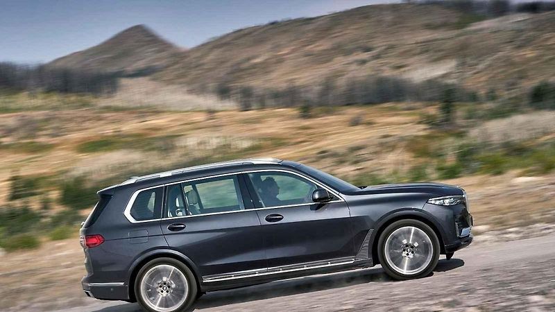 BMW X7 vs. Mercedes GLS vs. Volvo XC90 vs. Audi Q7