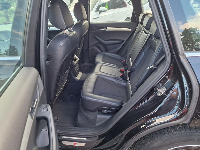 Audi Q5 2,0TDI QUATTRO S-LINE 125KW - fotka 8 z 23