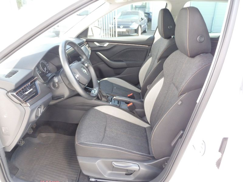 Škoda Kamiq (2022) Style 1,0 TSI 81kW - fotka 7 z 27