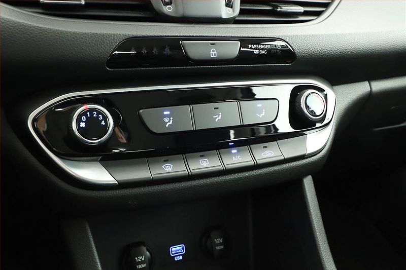 Hyundai i30 (2021) 1.0 T-GDI, ČR,1.maj - fotka 13 z 18