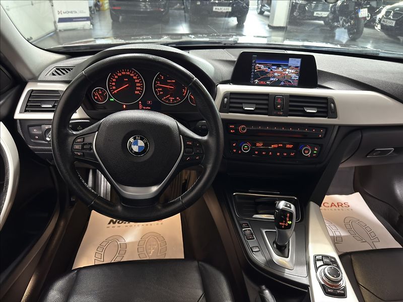 BMW Řada 3 2,0   320i 135KW BI-XEN KŮŽE T - fotka 27 z 46