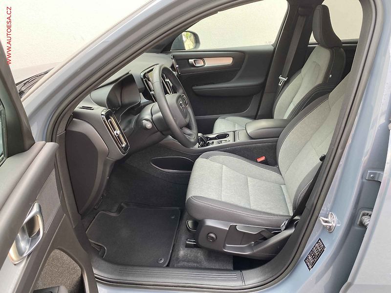 Volvo XC40 (2022) 1.5i, ČR, AT, LED - fotka 9 z 19