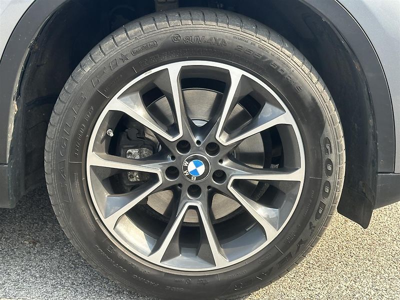 BMW X5 xDrive40d - fotka 4 z 13