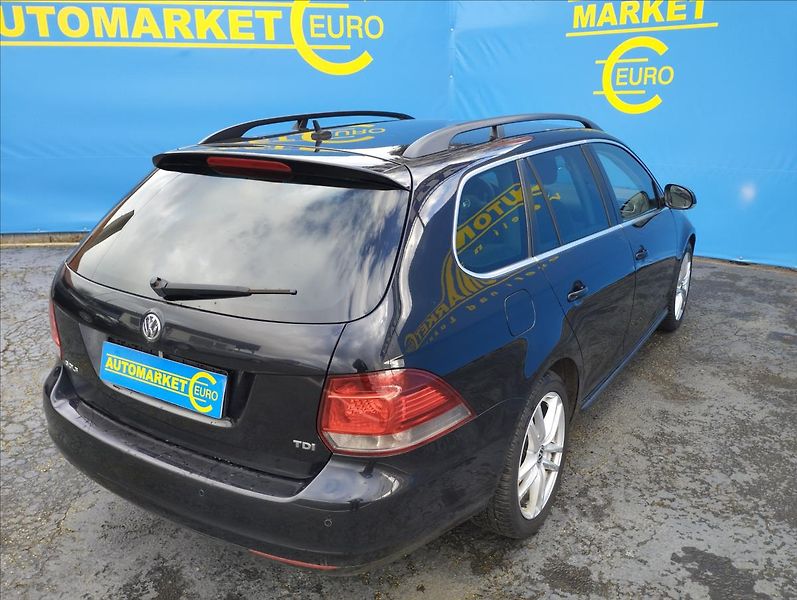 Volkswagen Golf 1,6 TDi 77KW - fotka 4 z 16