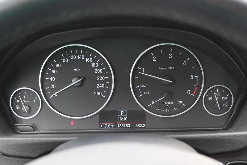 BMW Řada 3 318D TOURING F31 110kW - fotka 28 z 50