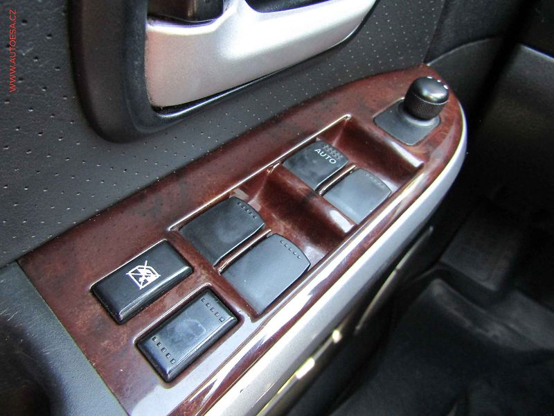 Suzuki Grand Vitara (2007) 2.0i 4x4, AC, TZ, kůže - fotka 14 z 21