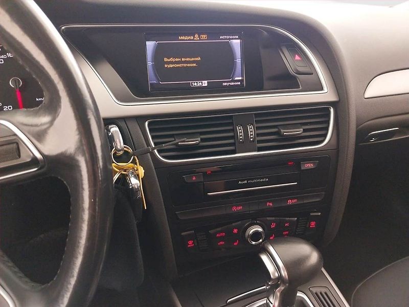 Audi A4 (2013) 2.0 TDI, Automat, Navi, Xenony - fotka 12 z 22