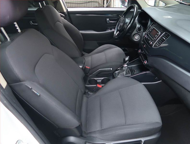 Kia Carens (2015) 1.6 GDI, Serv.kniha, Tempomat - fotka 9 z 15