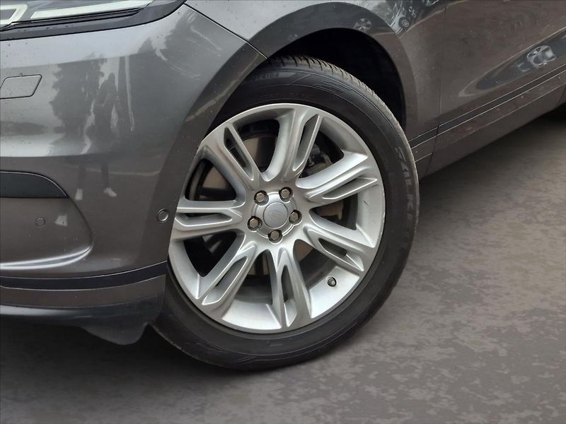 Land Rover Range Rover Velar 3,0 D300 SE AT AWD - fotka 6 z 19