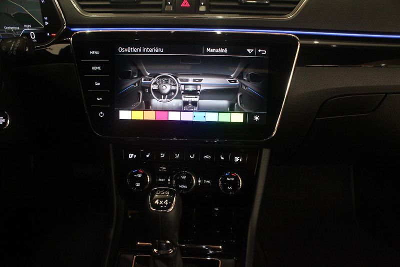 Škoda Superb (2019) 2.0TDI DSG L&K 4x4 Display - fotka 37 z 45