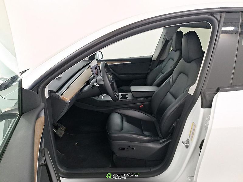 Tesla Model Y (2023) Long Range AWD - fotka 6 z 7