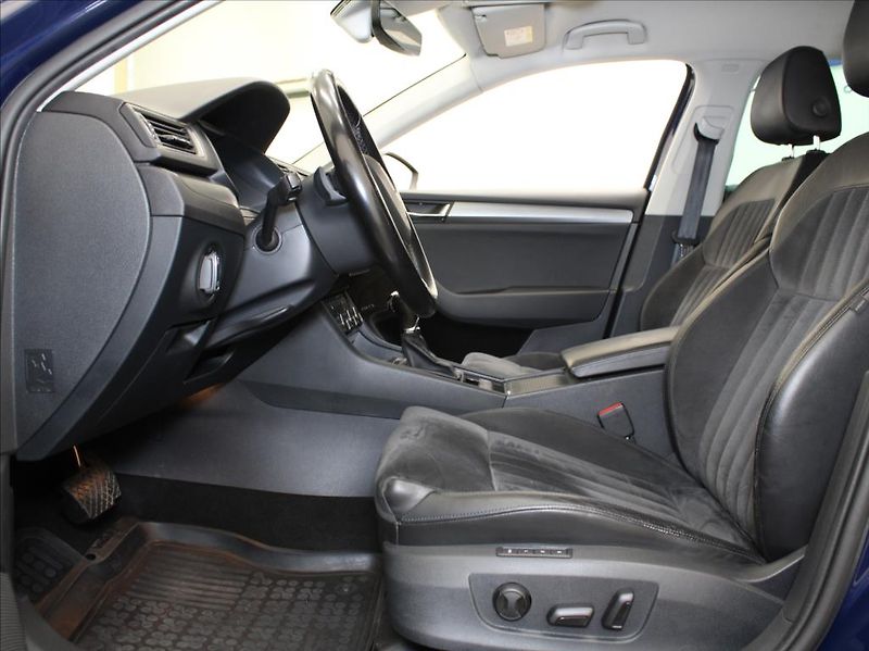Škoda Superb 2,0 TDi 140kW 4x4 Style Plus - fotka 6 z 31