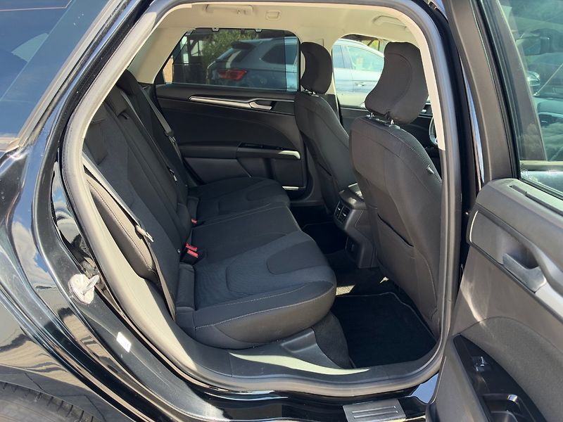 Ford Mondeo (2016) Bussines 2.0 TDCi 110kW - fotka 23 z 32