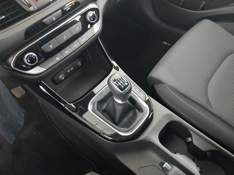 Hyundai i30 (2025) 1.0 T-GDI, COMFORT - fotka 13 z 18