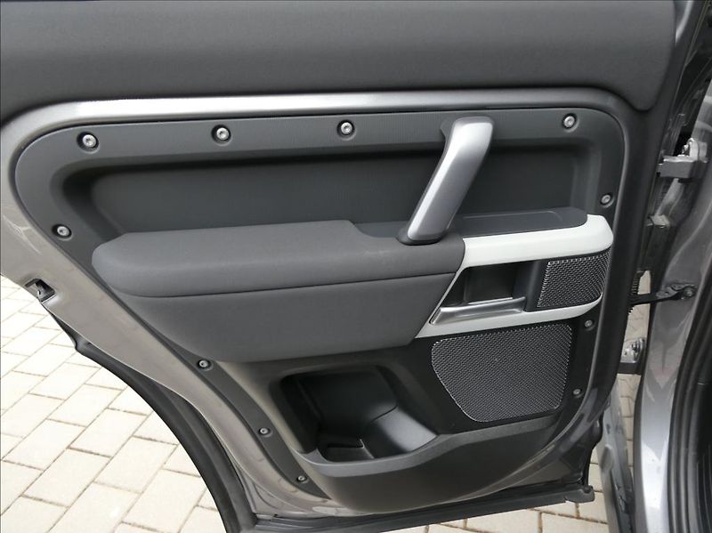 Land Rover Defender 3,0 D250 X-Dyn SE,1.maj,ČR,DPH - fotka 19 z 36